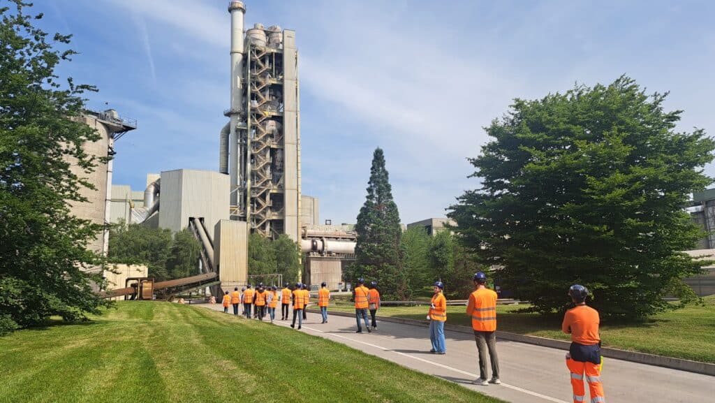 Participants en visite de la cimenterie Vicat